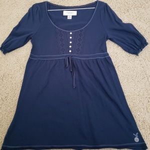 Juniors top w/ button detail